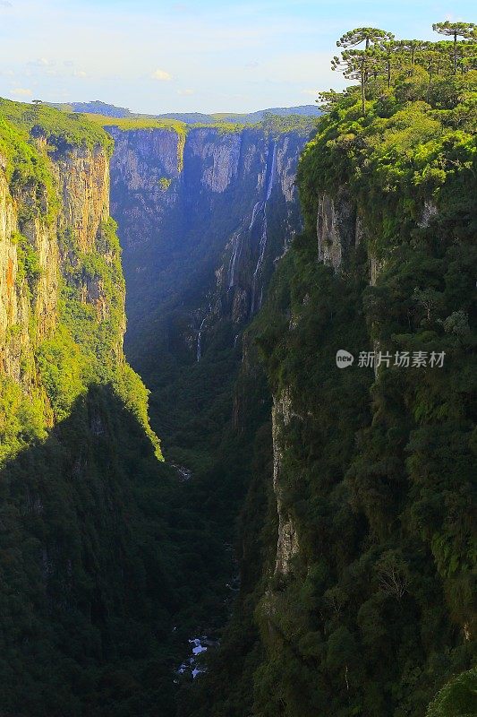 令人印象深刻的瀑布，Itaimbezinho峡谷，大do Sul，巴西